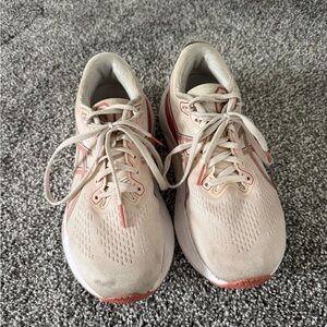 Asics gel kayano 30 runners size 8